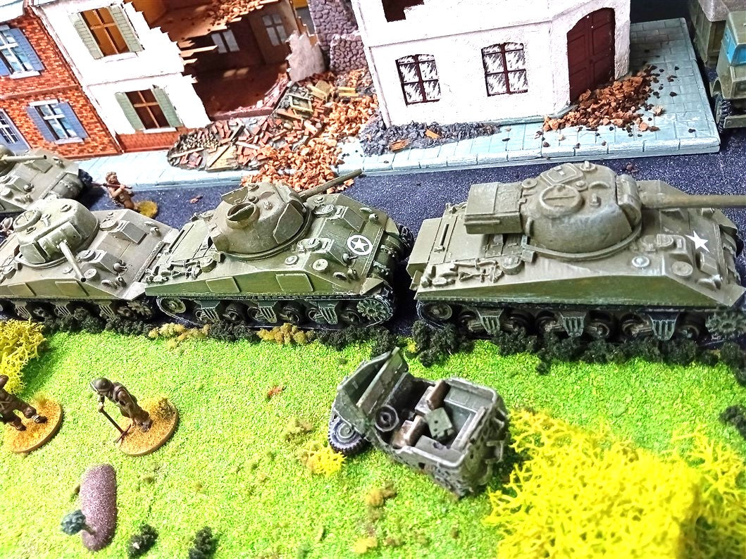 28mm BATTLEPACK M4A4 SHERMAN x 2 + 1 x SHERMAN FIREFLY