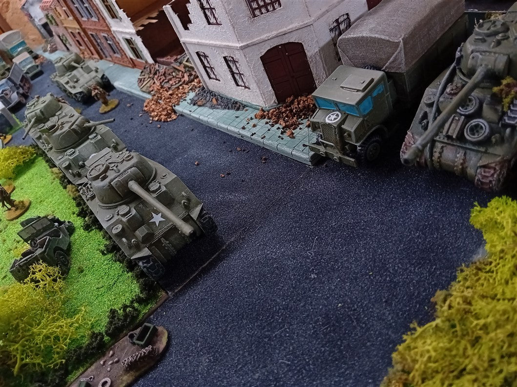 28mm (1:56) BATTLEPACK M4A4 SHERMAN X 3