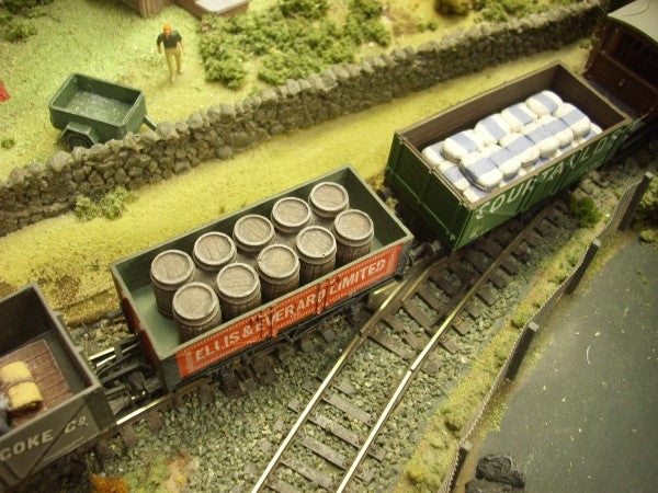 1:76 CEMENT BAGS LOAD