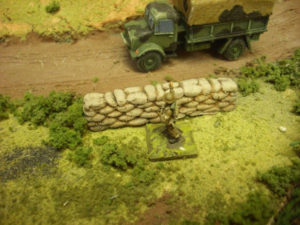 1:72 SAND BAG WALL