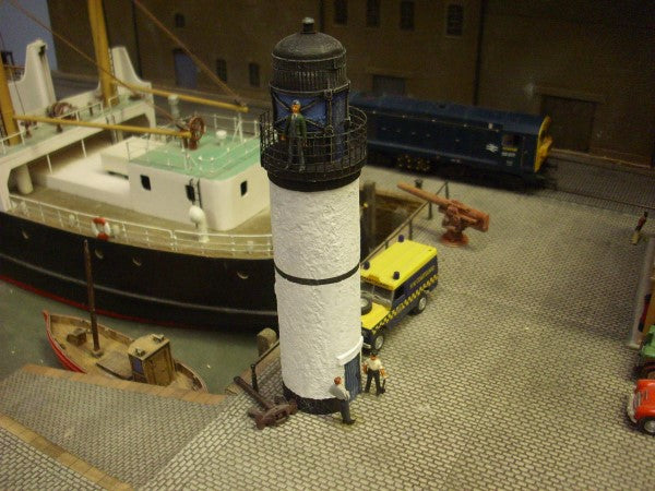 1:76 PIER HEAD LIGHT