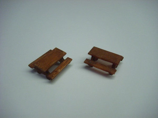 1:76 PICNIC TABLE X 2