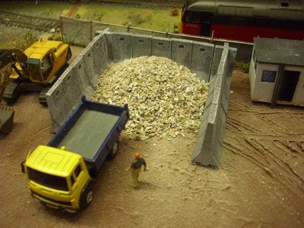 1:76 5 PANEL CONCRETE BARRIER x 2