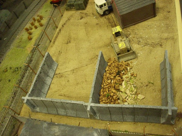 1:76 5 PANEL CONCRETE BARRIER x 2