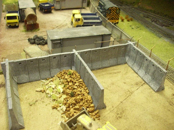 1:76  CONCRETE BUND CORNER SECTION x 2