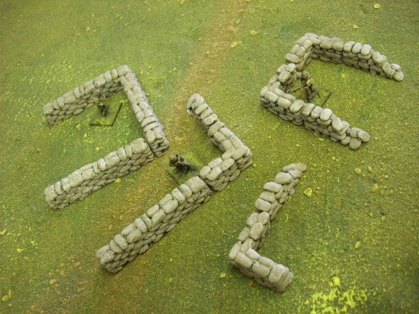 1:72 SAND BAG WALL UNDER CONSTRUCTION