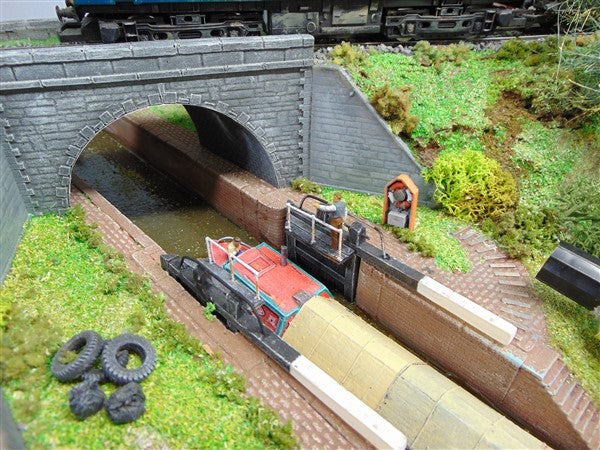 1:76 53ft CANAL NARROW BOAT covered hold