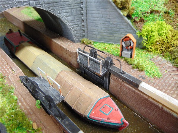 1:76 53ft CANAL NARROW BOAT covered hold