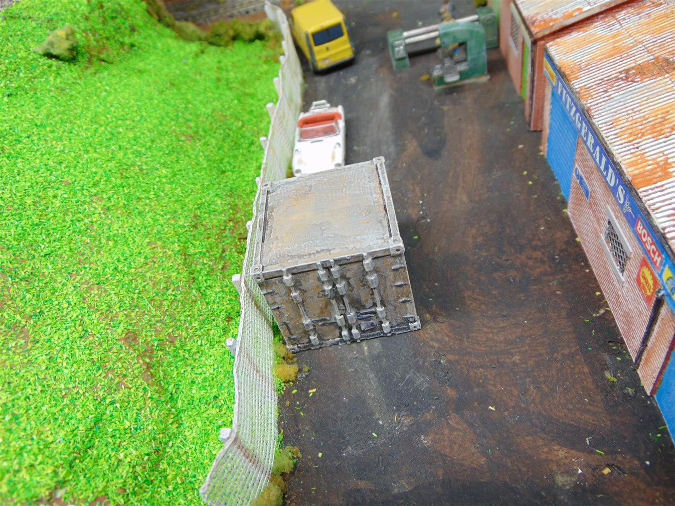 1:72 10ft SHIPPING CONTAINER (pack of 2 )