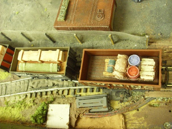 1:76 MIXED GOODS LOAD FOR RAILWAY WAGON