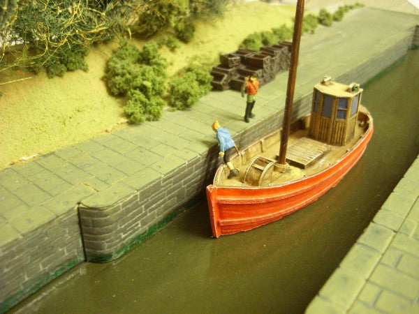 1:76 SMALL WOODEN WHEELHOUSE