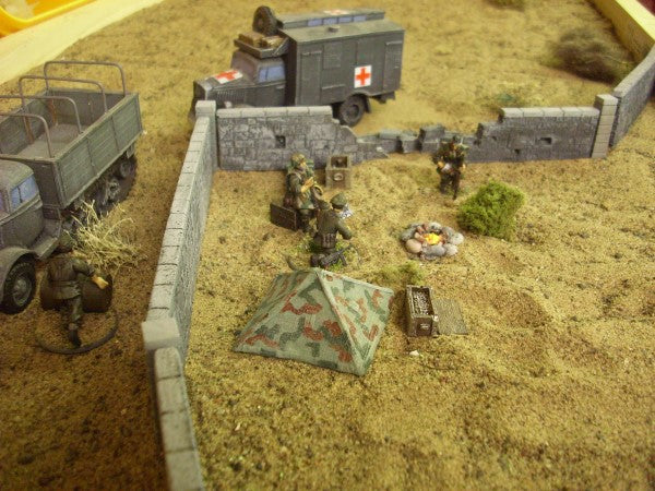 28mm WALL CORNER POSTS x 6