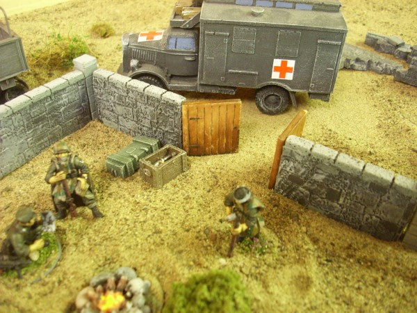 28mm WALL CORNER POSTS x 6