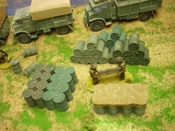 28mm 1:48 STACKED OIL DRUMS