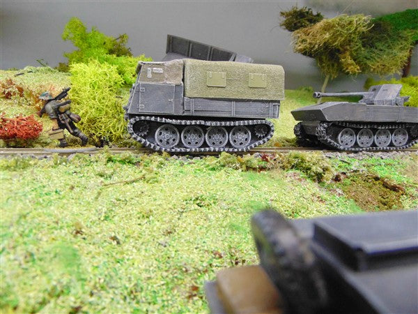 28mm 1:56 SCALE RAUPENSCHLEPPER OST SUPPLY VEHICLE