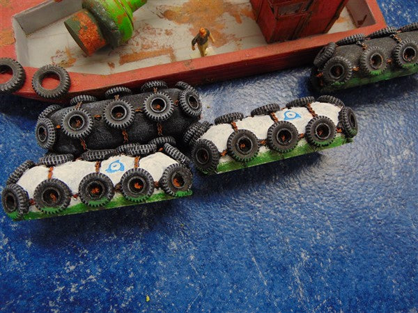 1:76 HARBOUR QUAYSIDE SHIP FENDER WITH TYRES