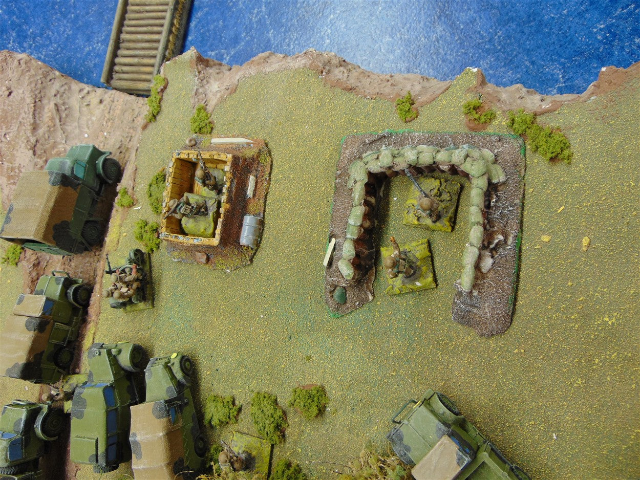 1:72 SAND BAGGED GUN EMPLACEMENT