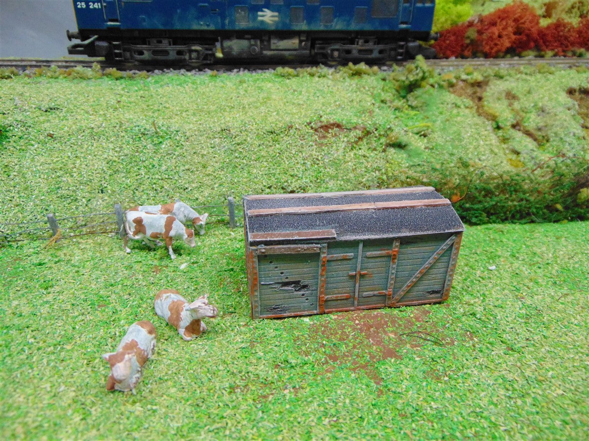 1:76 OLD RAILWAY GOODS VAN FARM BUILDING