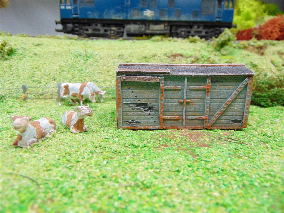 1:76 OLD RAILWAY GOODS VAN FARM BUILDING