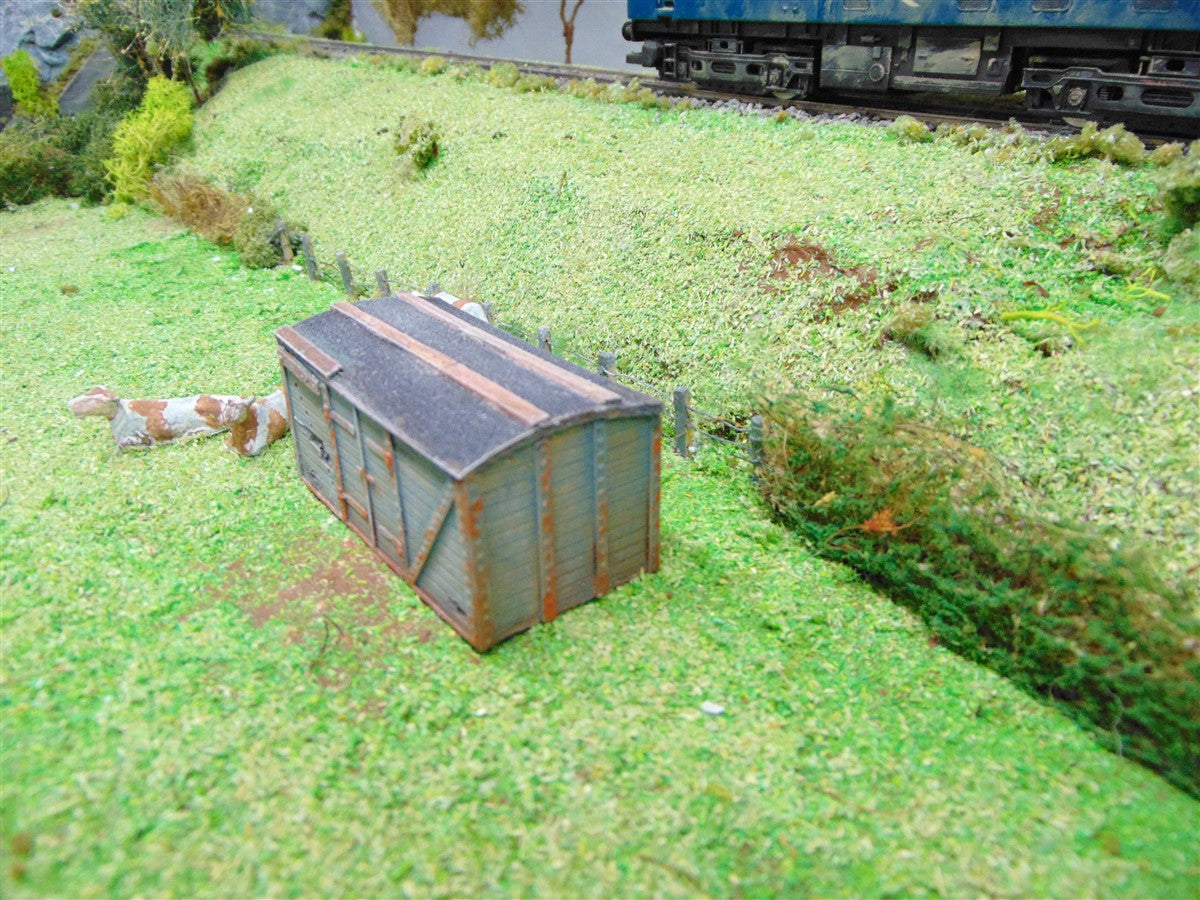 1:76 OLD RAILWAY GOODS VAN FARM BUILDING