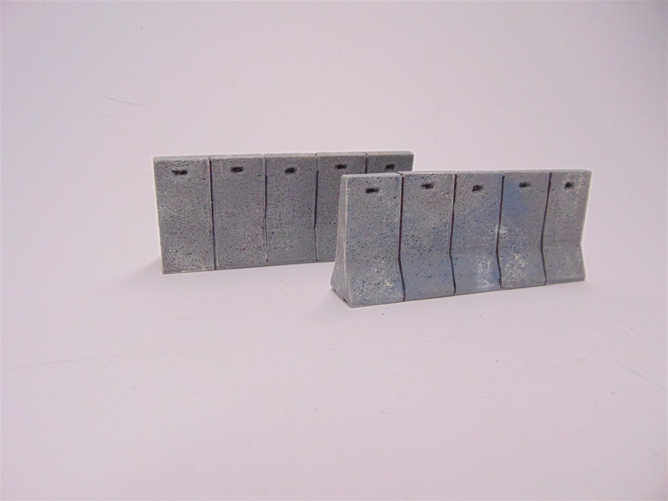 1:76 5 PANEL CONCRETE BARRIER x 2