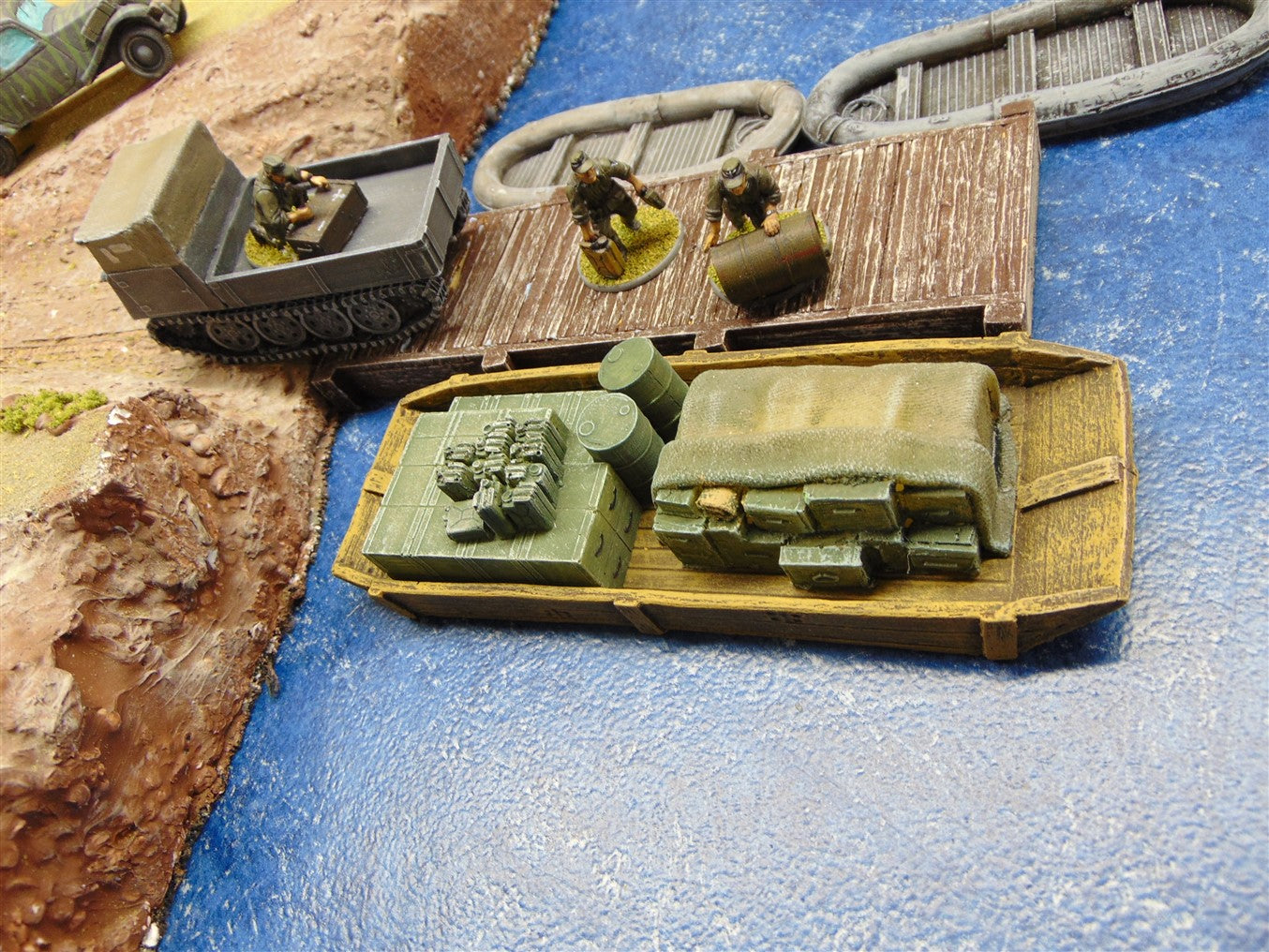 28mm WOODEN SUPPLY BARGE