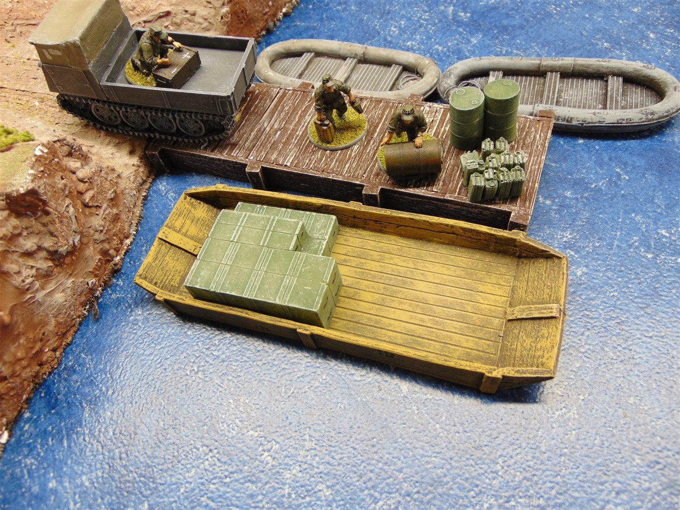 28mm WOODEN SUPPLY BARGE