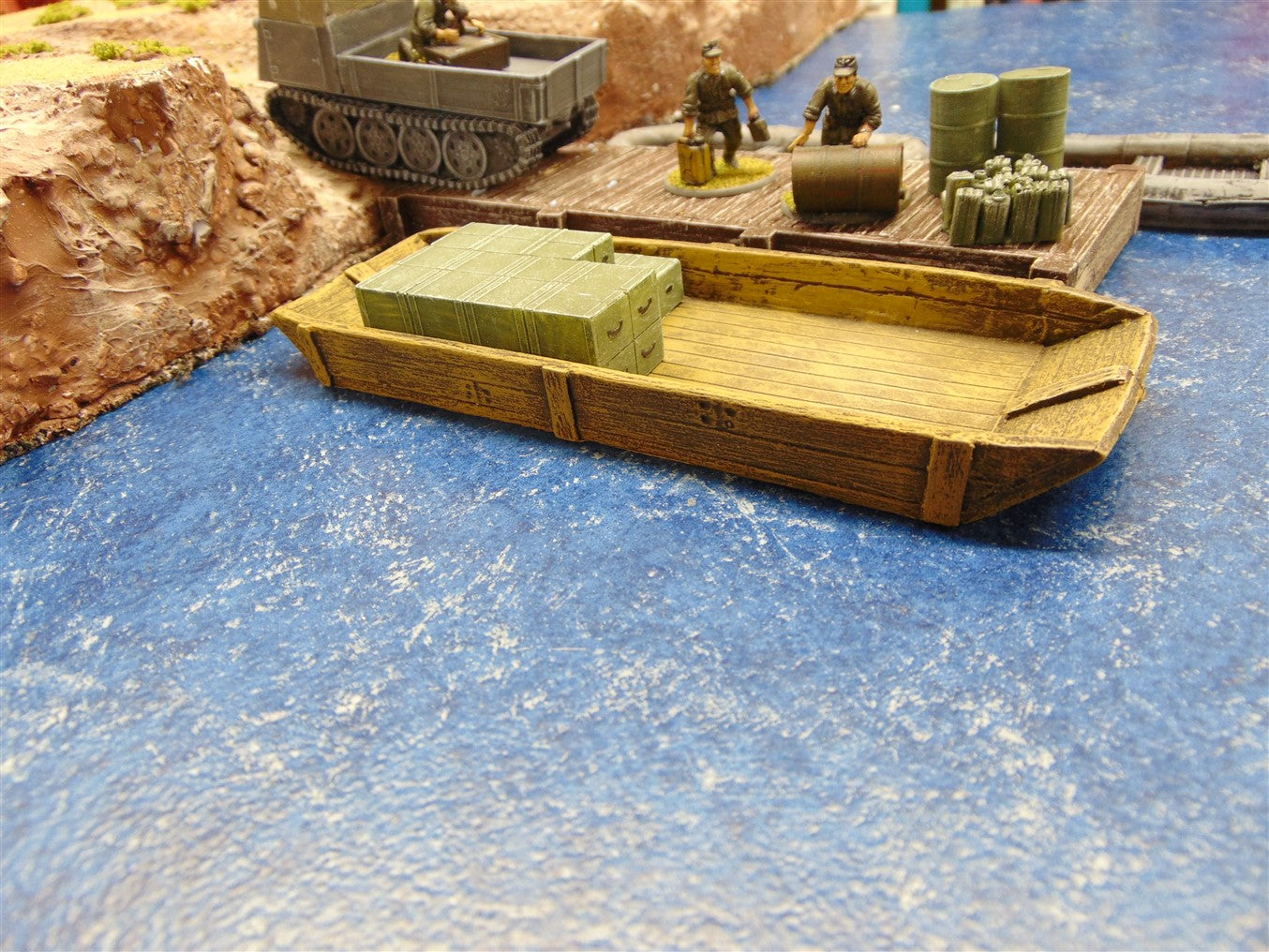 28mm WOODEN SUPPLY BARGE