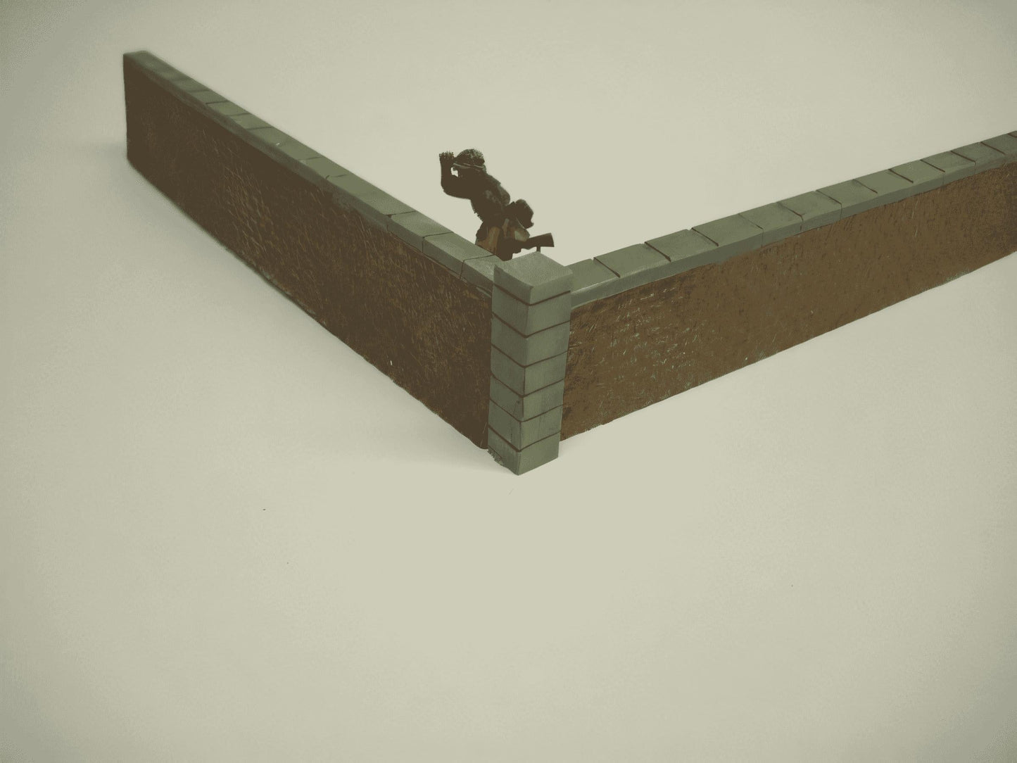 28mm WALL CORNER POSTS x 6