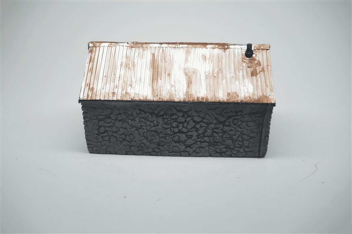 1:76 HIGHLAND STONE COTTAGE WITH TIN ROOF