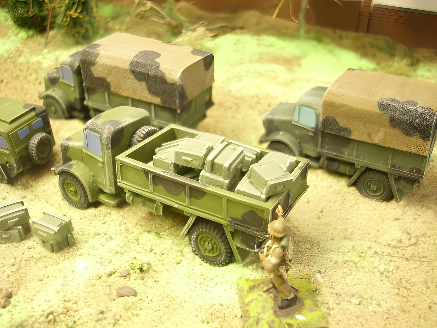 1:76 SMALL AMMO BOXES x 24