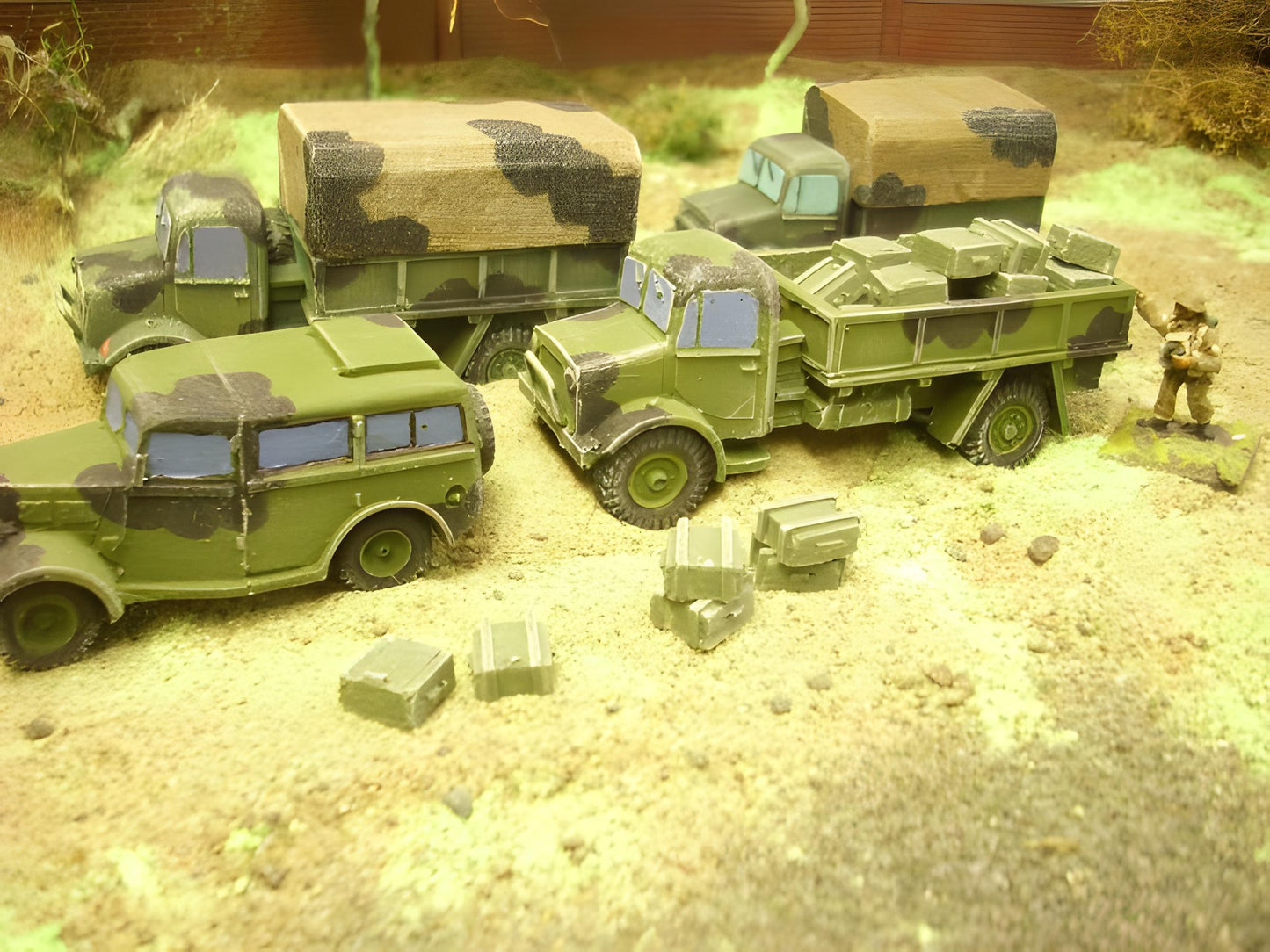 1:76 SMALL AMMO BOXES x 24