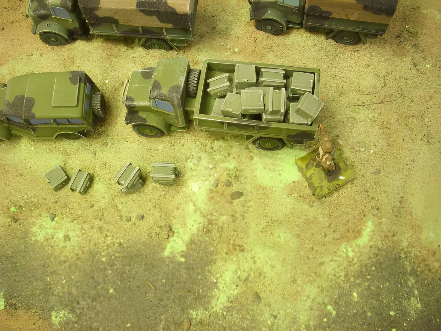 1:76 SMALL AMMO BOXES x 24