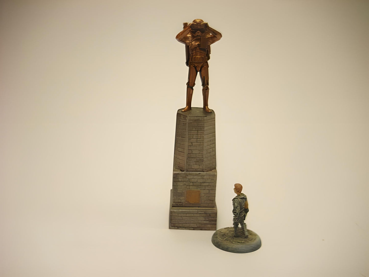 28mm STATUE PLINTH FOR A TOWN SQUARE