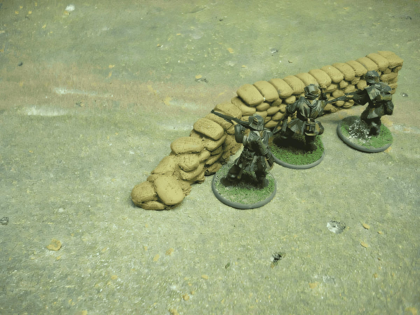 28mm SANDBAG WALL UNDER CONSTRUCTION