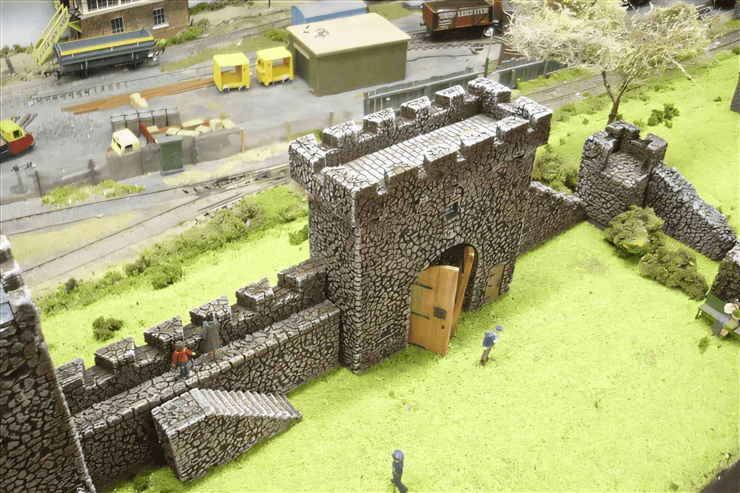 1:76  CASTLE WALL CORNER