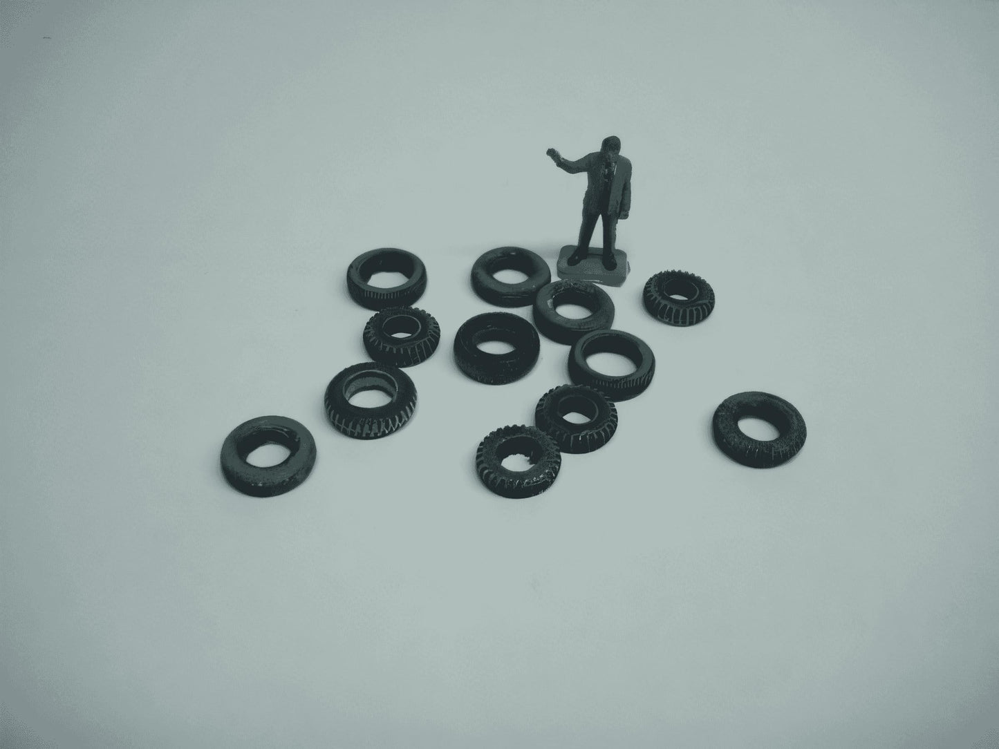 1:76 TYRE FENDERS FOR MODEL BOATS OR SCRAP YARD