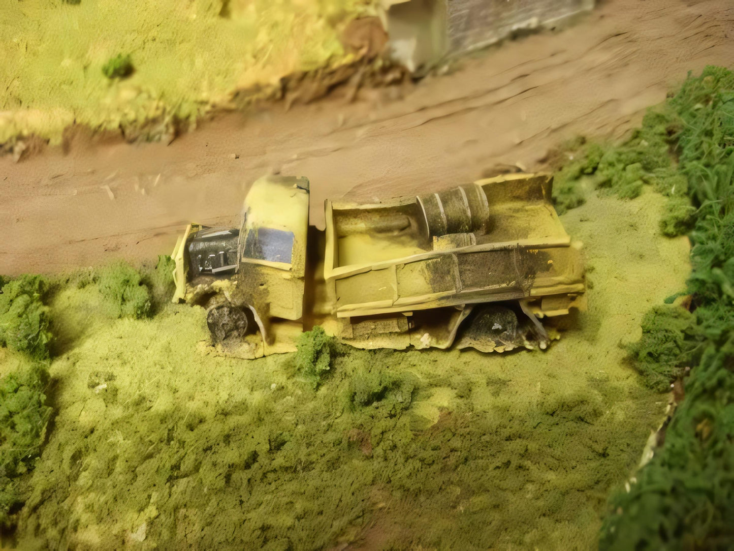1:72 WRECKED BEDFORD OYD