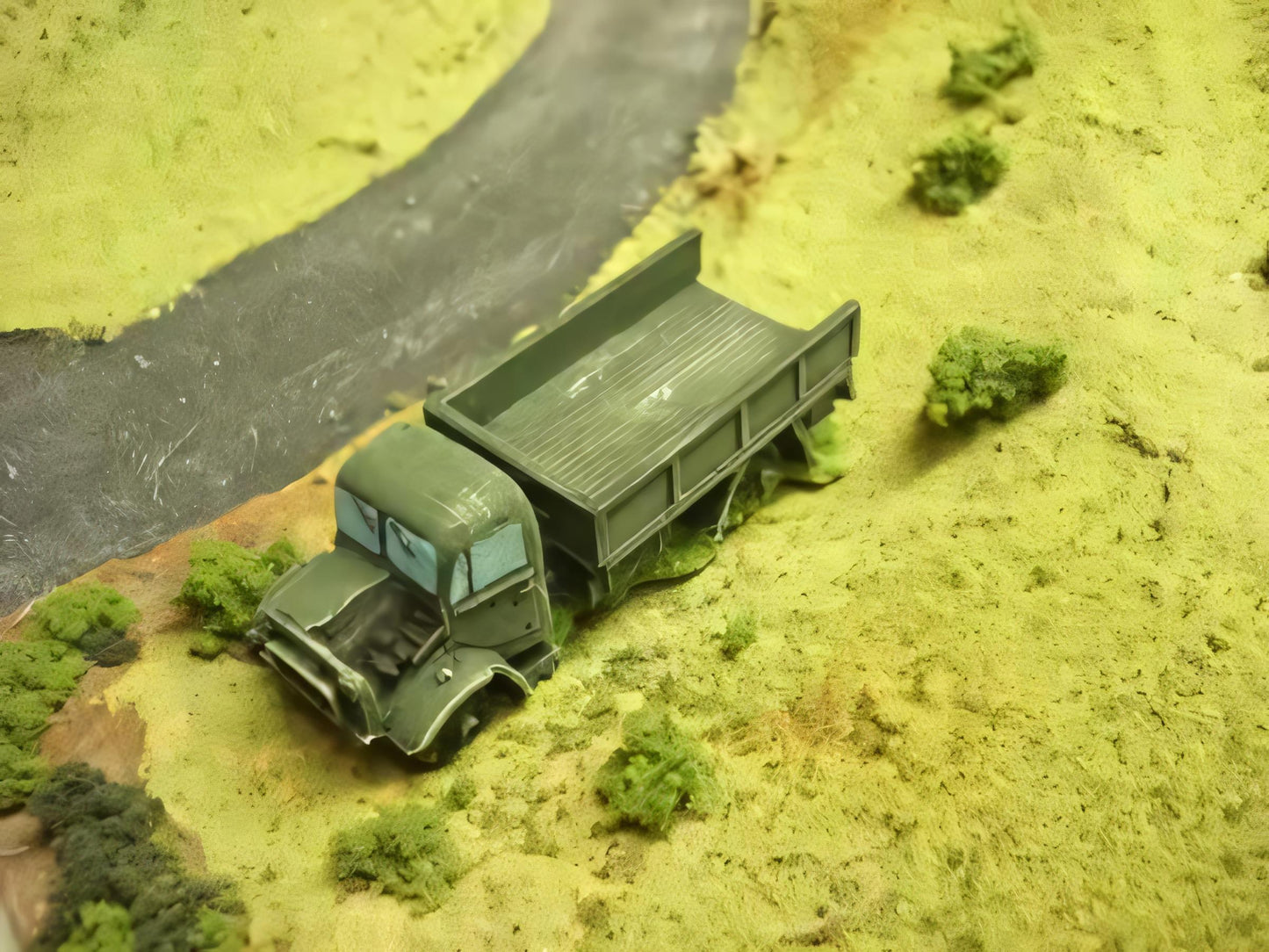 1:72 WRECKED BEDFORD OYD LORRY