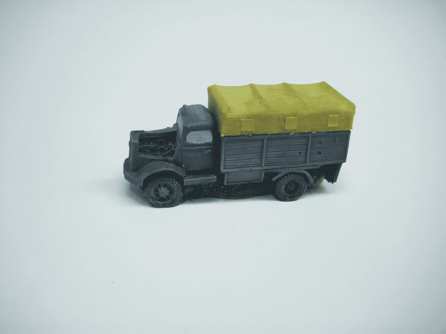 1:72  ABANDONED OPEL BLITZ TRUCK