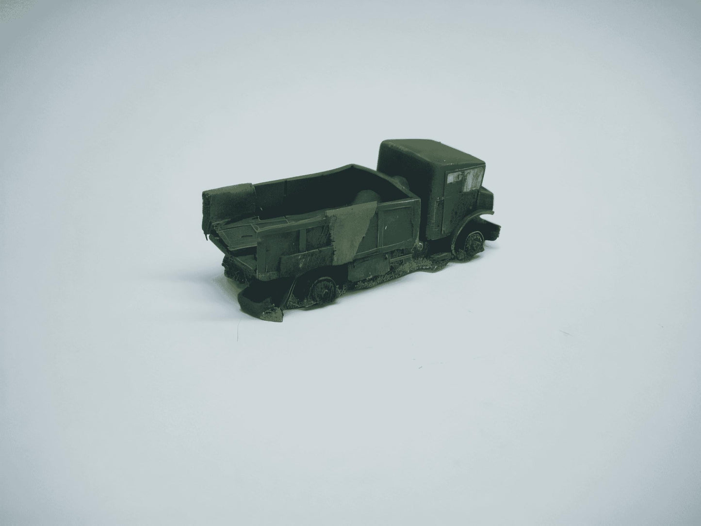 1:72  WRECKED CMP F60L TRUCK