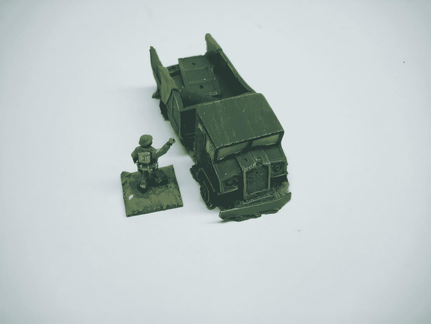 1:72  WRECKED CMP F60L TRUCK