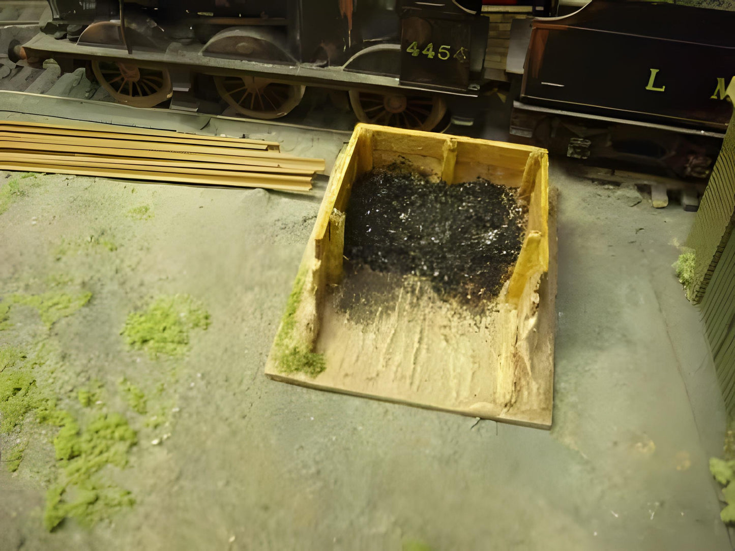 1:76 WOODEN COAL STAITHES
