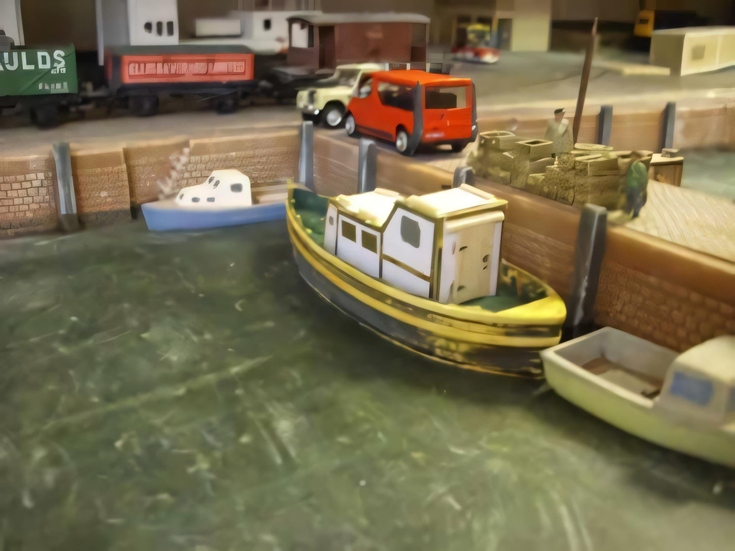1:76 QUAY SIDE WALL x 2