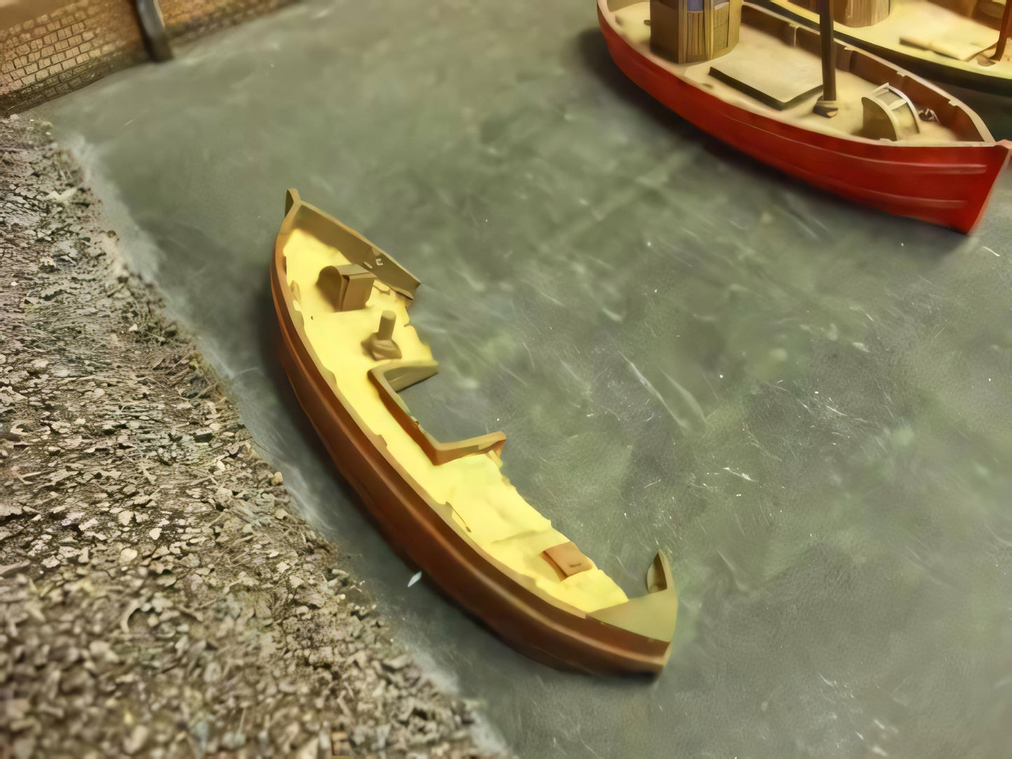 1:76 HALF SUMERGED MFV