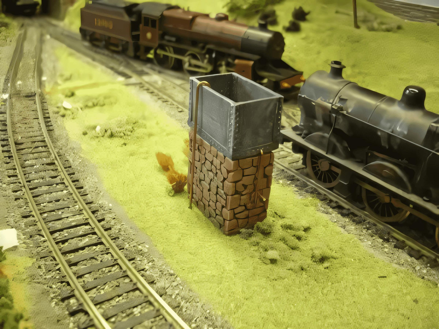 1:76 SMALL WATER TANK ON PLINTH