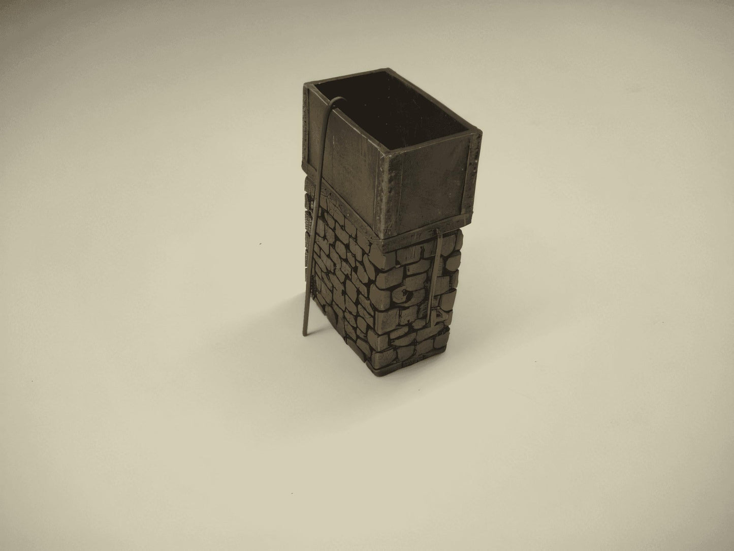 1:76 SMALL WATER TANK ON PLINTH