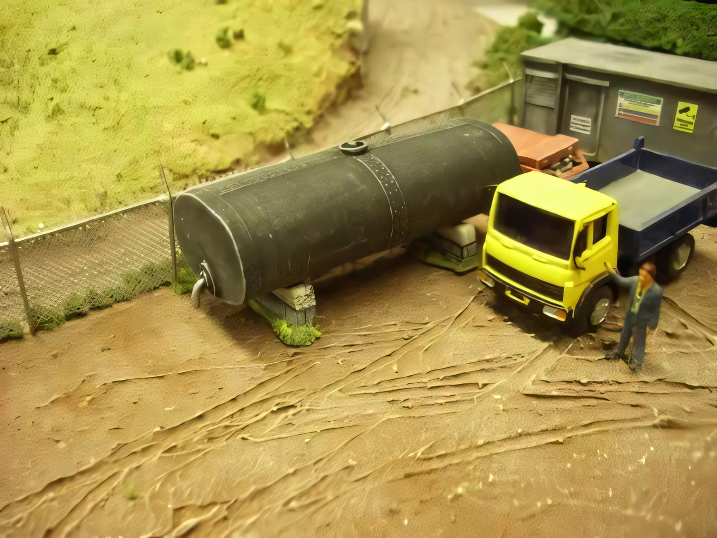 1:76 OIL STORAGE TANK. OVAL SHAPE