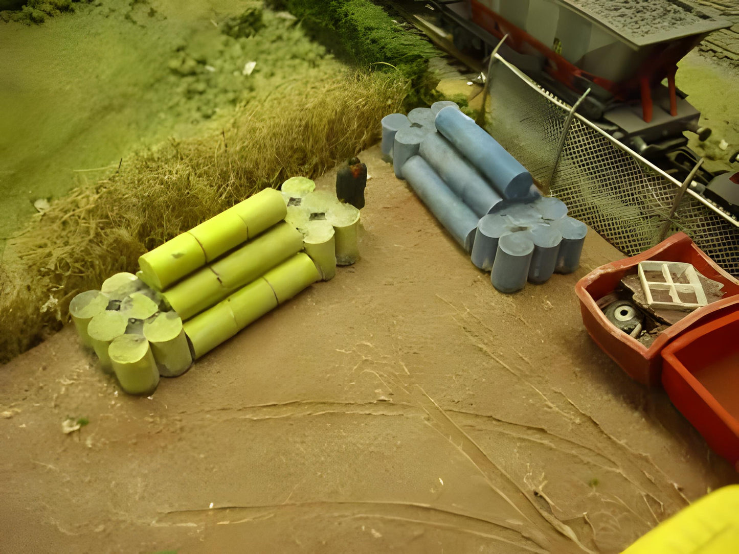 1:76 STACKED CHEMICAL DRUMS