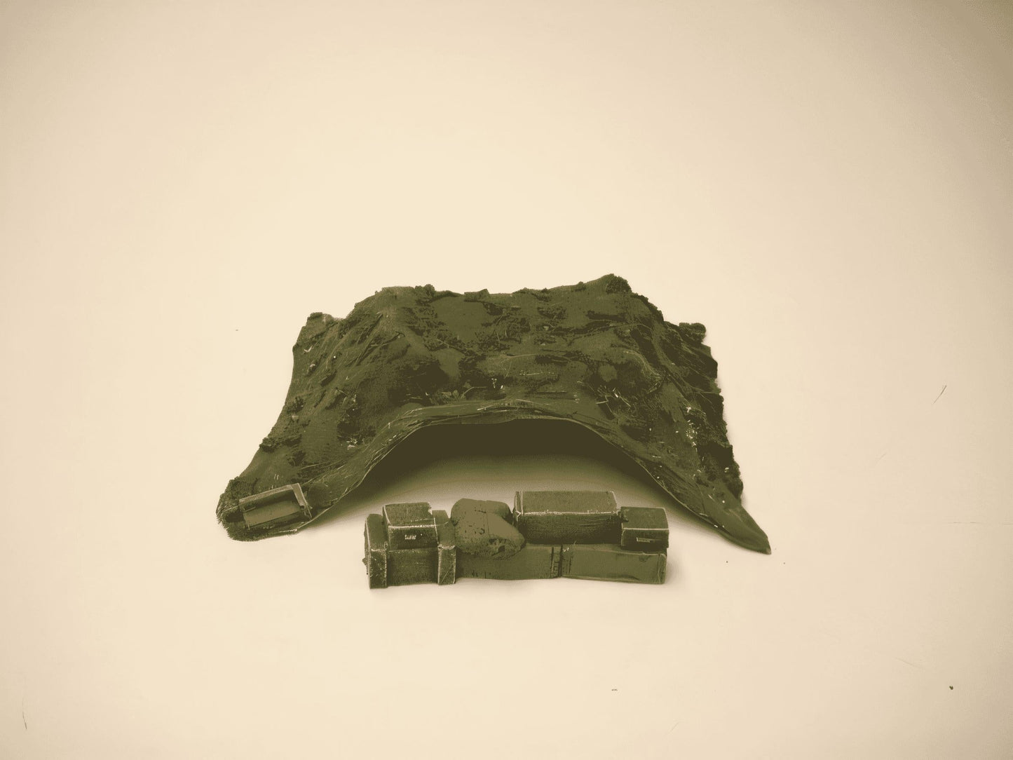 1:72 CAMMO NET COVERED AMMO PILE